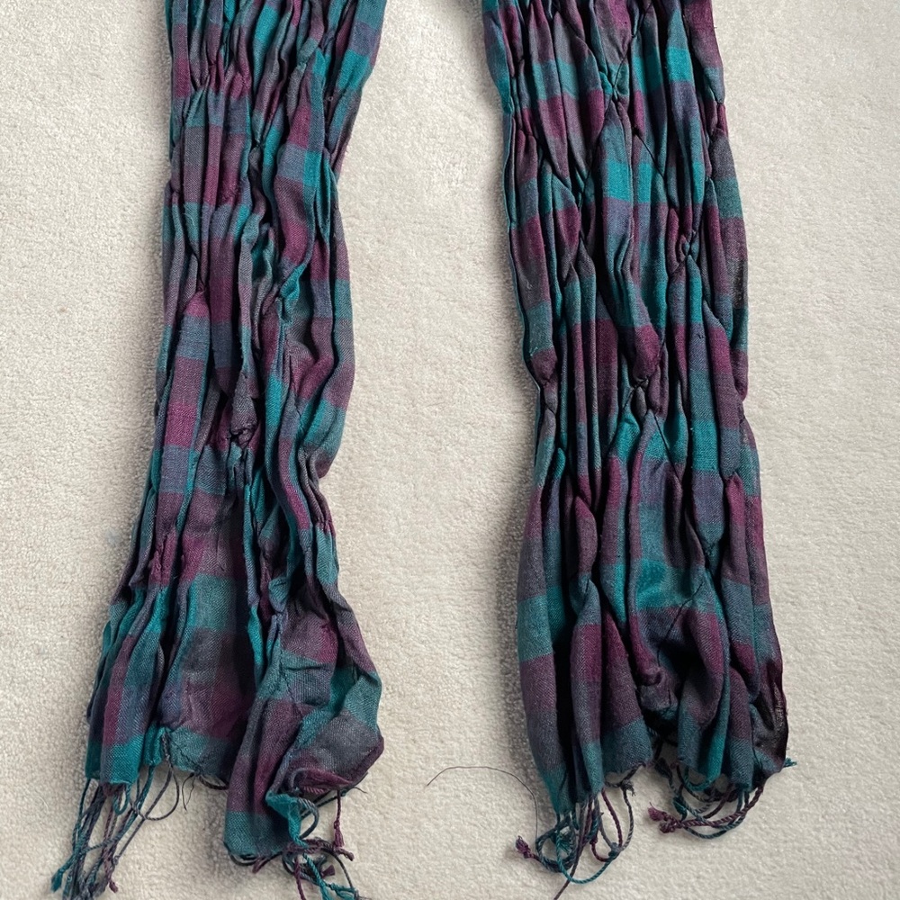 Checkered Ruffled Scarf - Picture 2 of 4